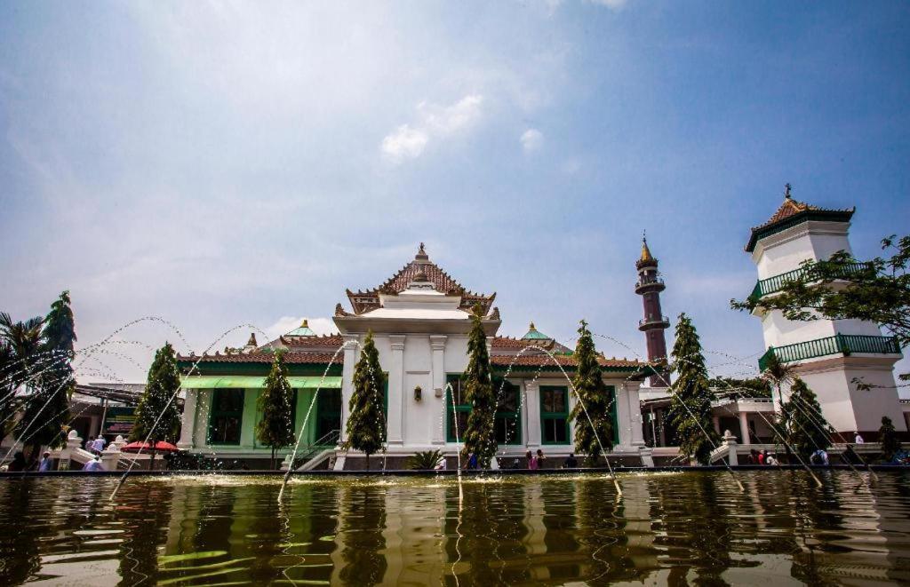 Oyo 2025 Wisma Musdalifa Palembang Bagian luar foto
